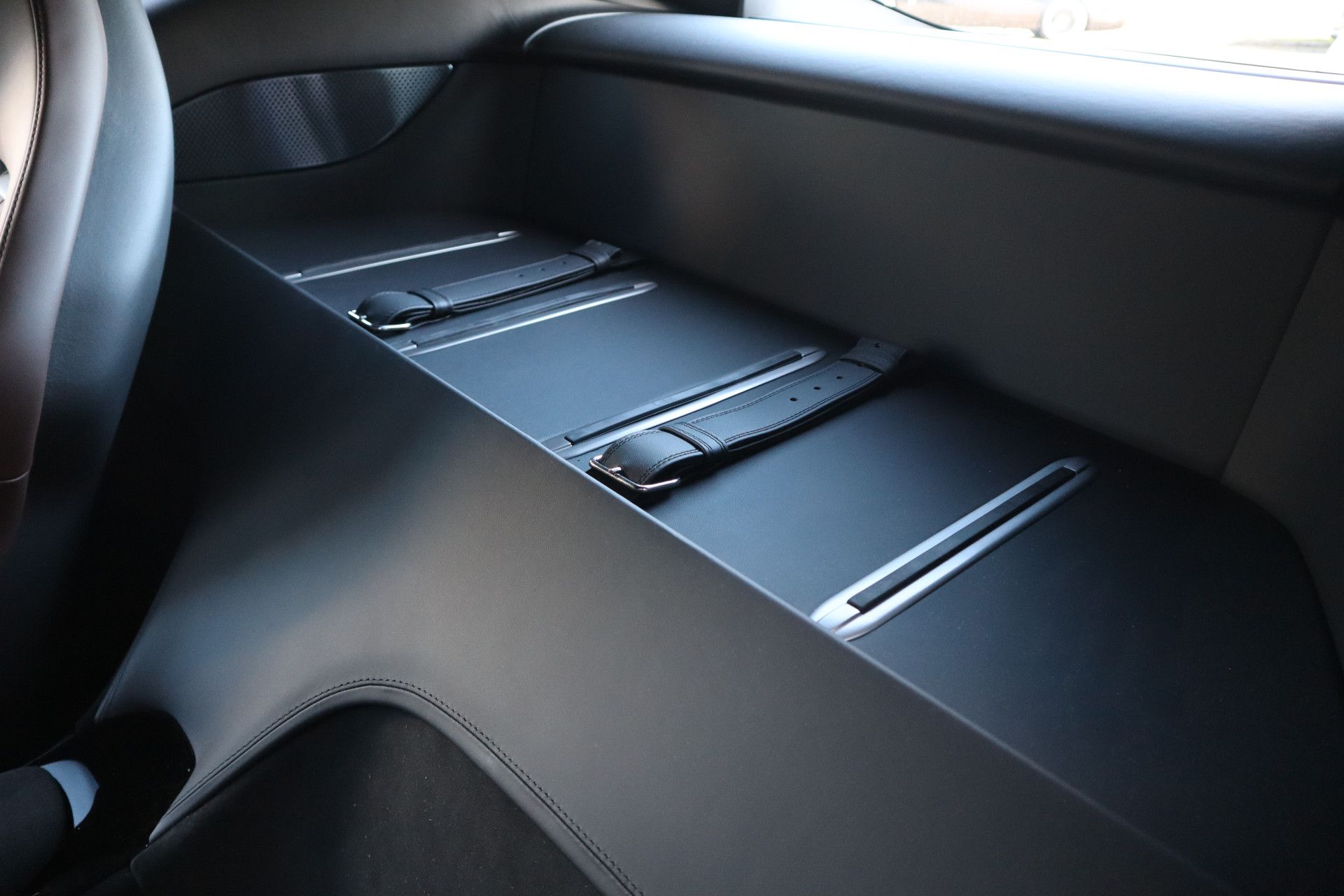 Afbeelding Ferrari 12Cilindri 6.5 V12 | Airbrushed Shields, Passenger display, Lift, Elektrisch verst. Daytona stoelen, ACC, Stoelverwarming, 360°Camera, Apple Carplay, Verde Zeltweg