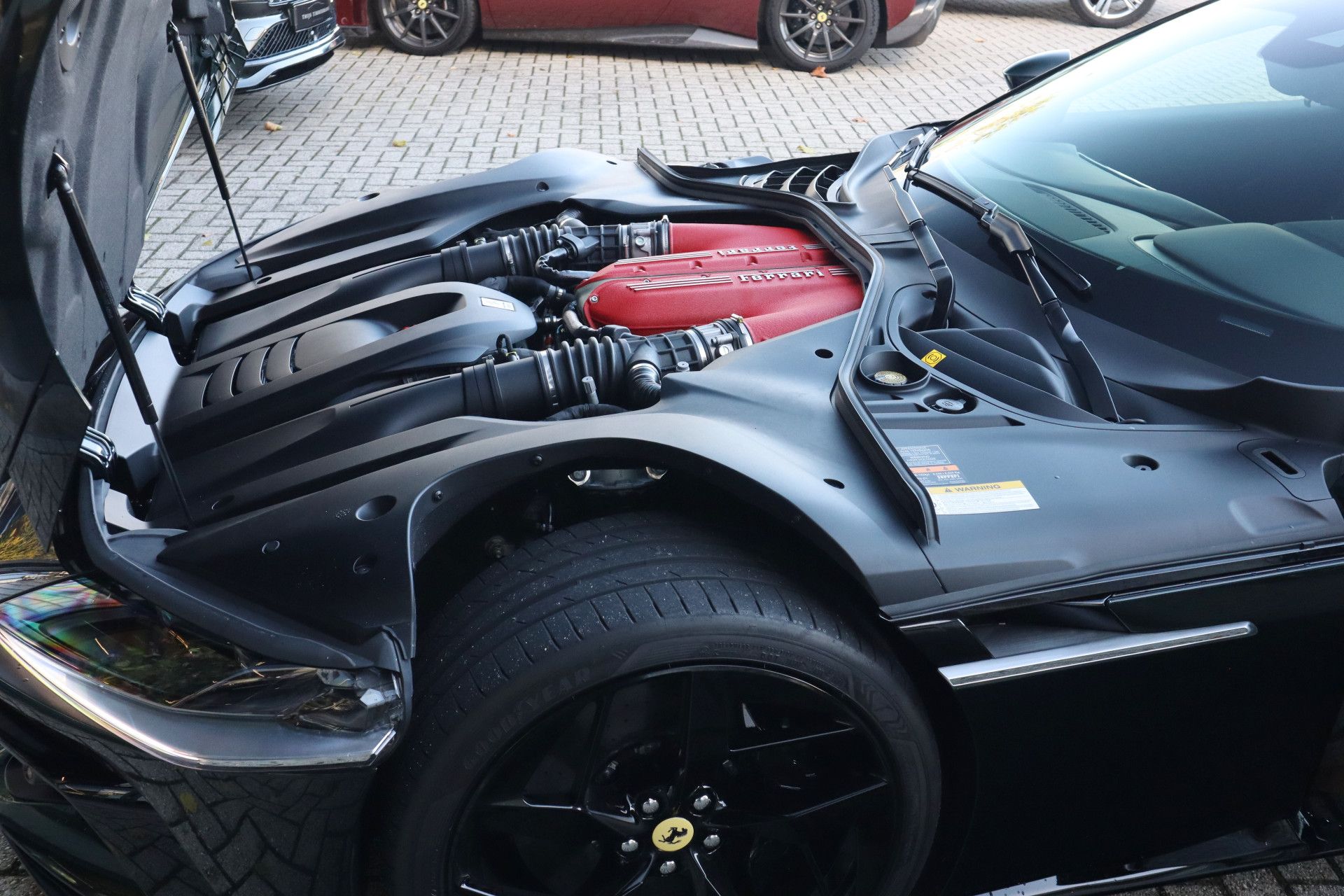 Afbeelding Ferrari 12Cilindri 6.5 V12 | Airbrushed Shields, Passenger display, Lift, Elektrisch verst. Daytona stoelen, ACC, Stoelverwarming, 360°Camera, Apple Carplay, Verde Zeltweg