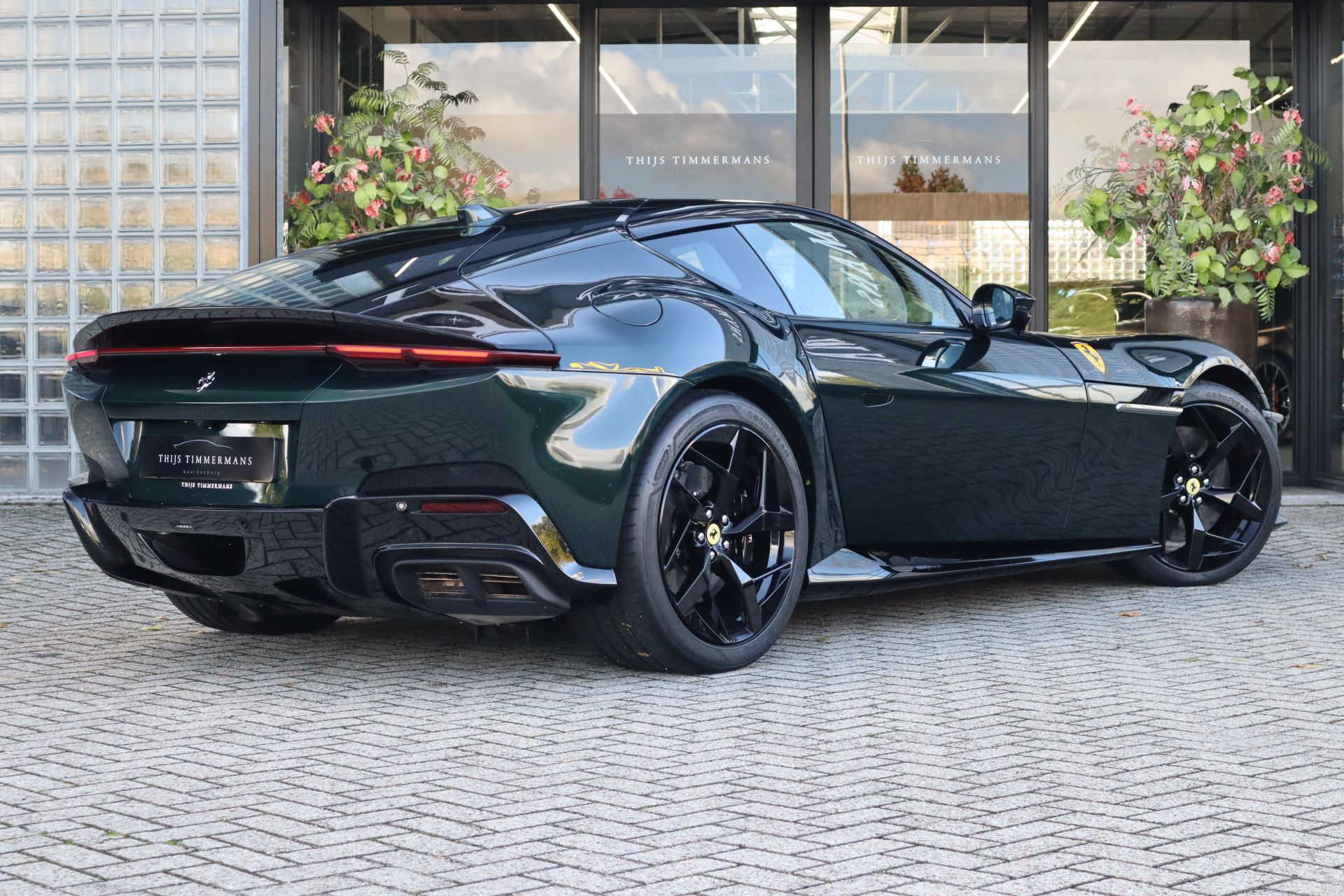 Afbeelding Ferrari 12Cilindri 6.5 V12 | Airbrushed Shields, Passenger display, Lift, Elektrisch verst. Daytona stoelen, ACC, Stoelverwarming, 360°Camera, Apple Carplay, Verde Zeltweg