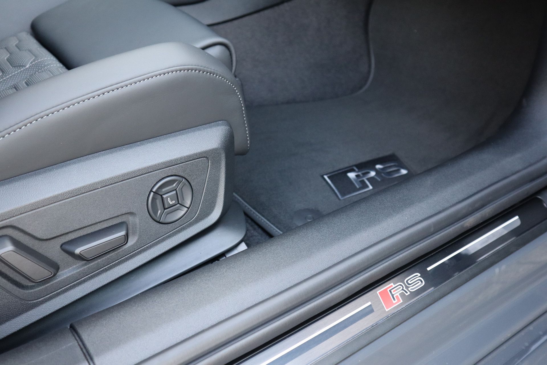 Afbeelding Audi RS5 Avant e-hybrid quattro | Keramisch, Carbon in/ex, Sport pakket, Massage, Panoramadak, Bang&Olufsen, Zonnerollo's, Trekhaak