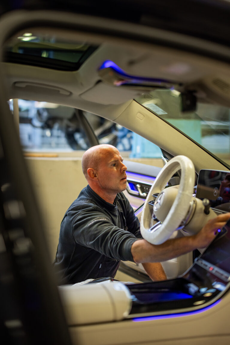 Thijs Timmermans werkplaats exclusieve auto's